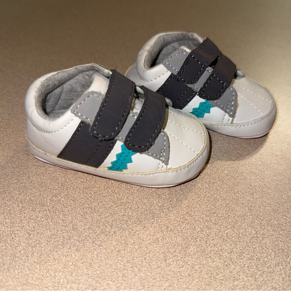 Target boys size 0-3 months soft sole shoes white gray blue